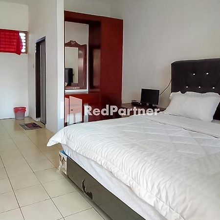 Ambarita Bernard Guest House & Resto Redpartner מראה חיצוני תמונה