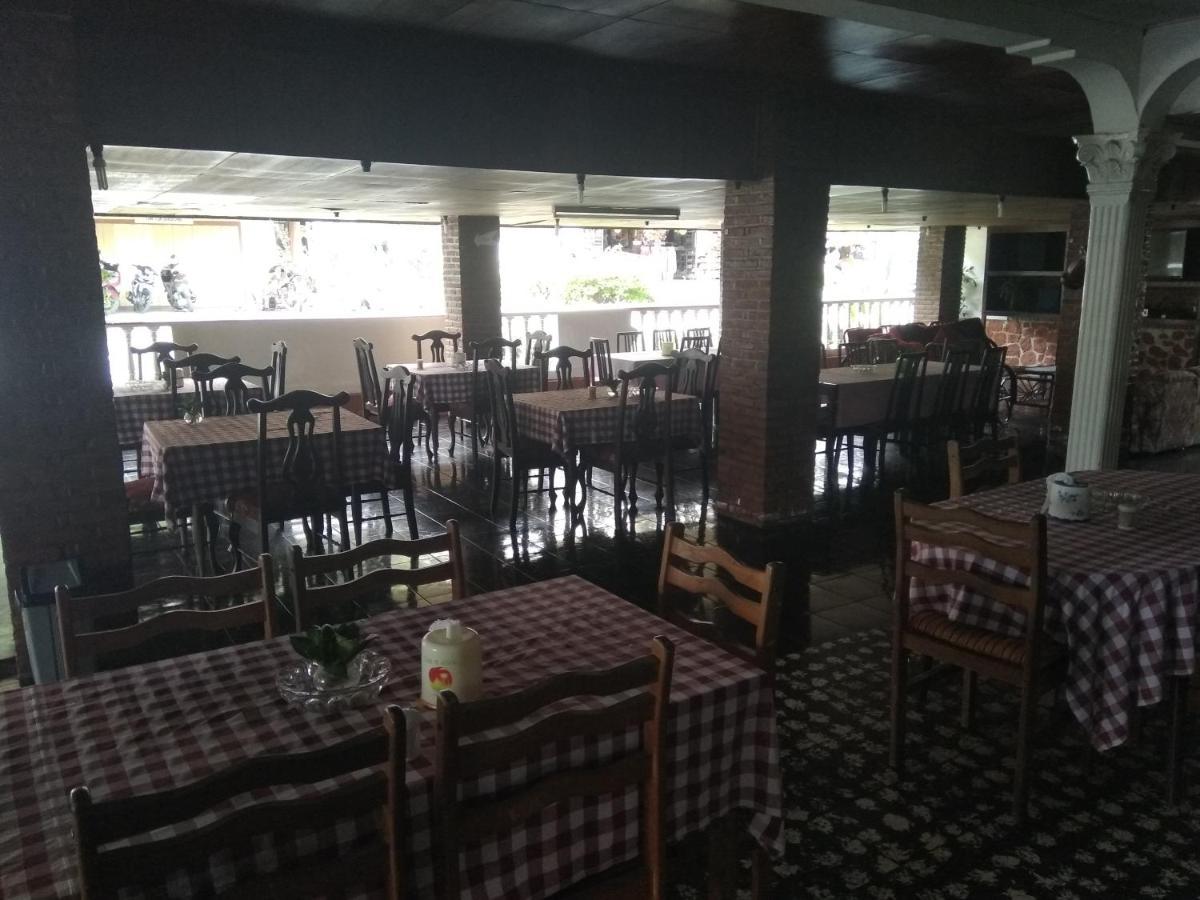 Ambarita Bernard Guest House & Resto Redpartner מראה חיצוני תמונה