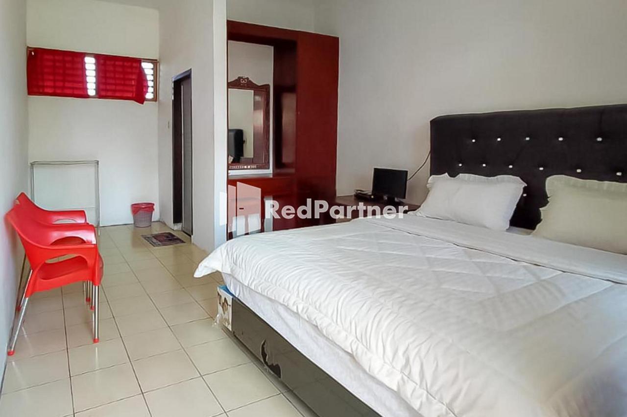 Ambarita Bernard Guest House & Resto Redpartner מראה חיצוני תמונה