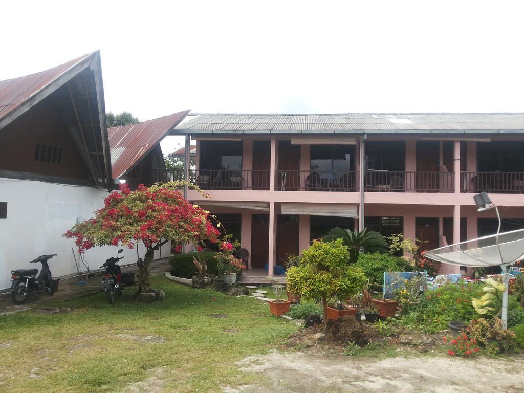 Ambarita Bernard Guest House & Resto Redpartner מראה חיצוני תמונה